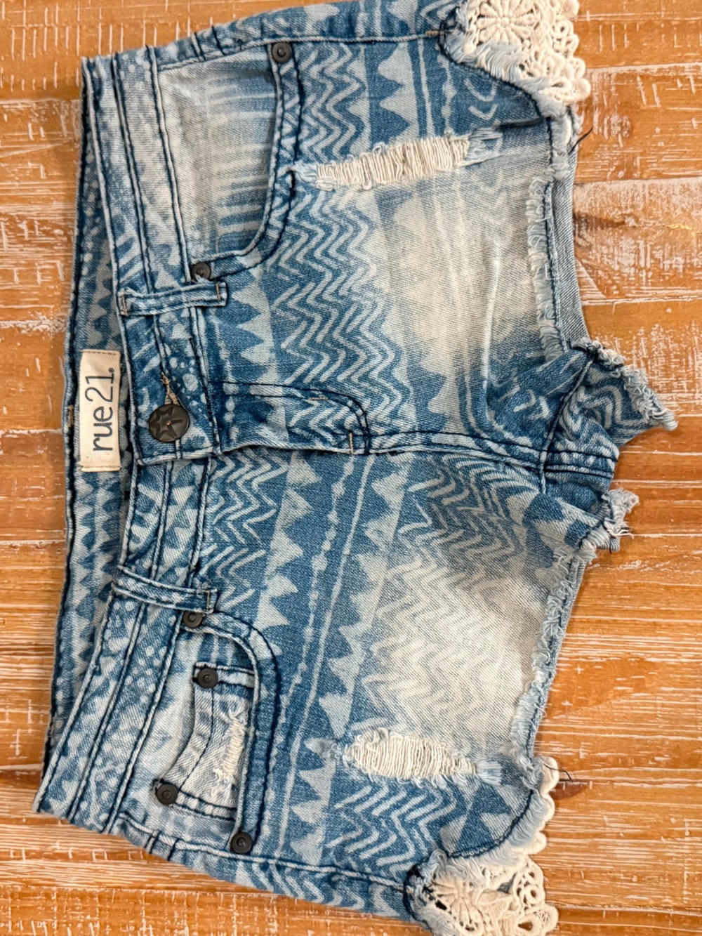rue21 Light Blue Aztec-Print Denim Mini Shorts Size 3/4 BEAUTIFUL!!! 🤩